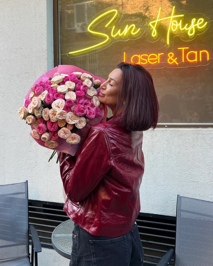 Bombastic Spray Roses